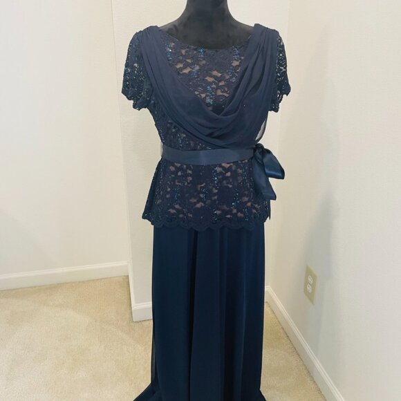 Long evening dress with sequin in blue - Picture 3 of 8